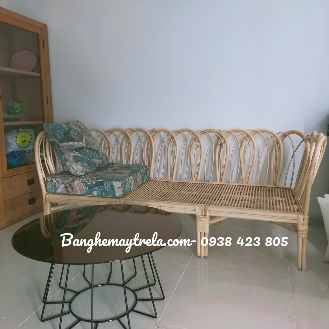 Bàn ghế sofa mây lưng uốn cánh hoa hiện đại